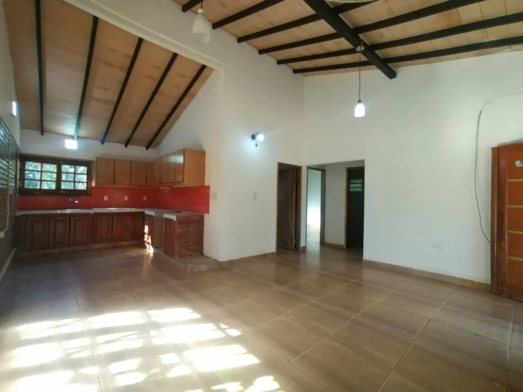 Vendo casa de dos dormitorios con 1508 metros de terreno en Itaugua — фото 2