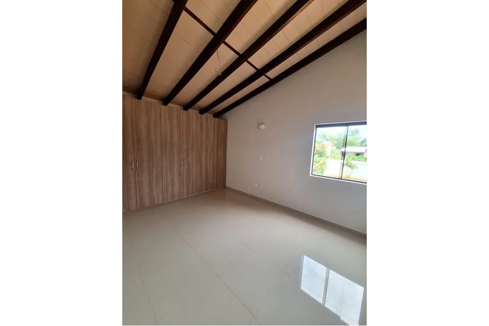 VENDO AMPLIA CASA EN BARRIO SAN VICENTE — photo 3