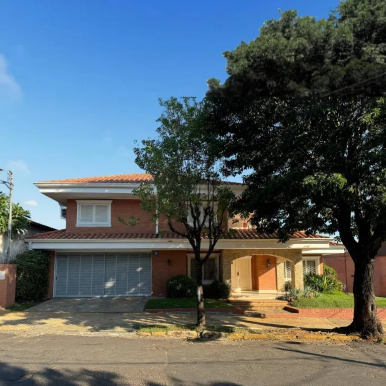 VENDO HERMOSA RESIDENCIA EN EL BARRIO MARISCAL LOPEZ — foto 2