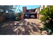 LAS MERCEDES: 500M2, CASA EN VENTA, GRANDES AMBIENTES, 3 DORMITORIOS, JARDÍN, PISCINA.