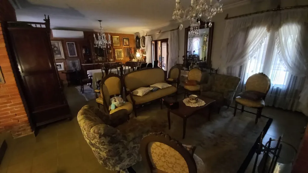 LAS MERCEDES: 500M2, CASA EN VENTA, GRANDES AMBIENTES, 3 DORMITORIOS, JARDÍN, PISCINA. — foto 2