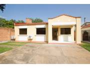 VENDO CASA EN LUQUE ZONA CONMEBOL EN CONDOMINIO COD 4994
