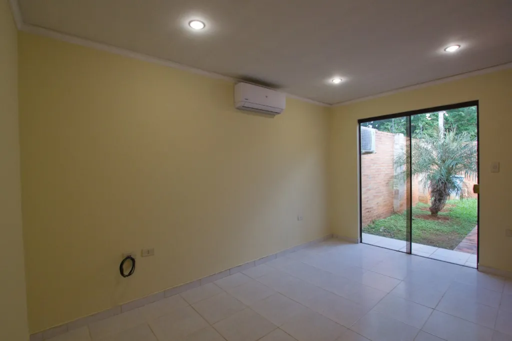 VENDO CASA EN LUQUE ZONA CONMEBOL EN CONDOMINIO COD 4994 — foto 3