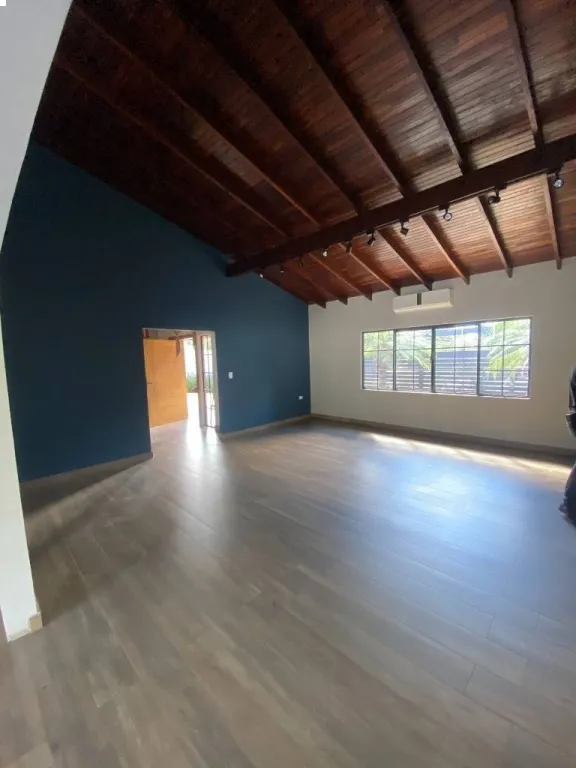 EN VENTA AMPLIA RESIDENCIA EN SAN LORENZO — foto 2