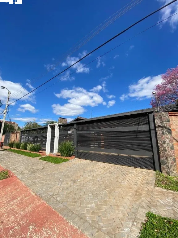 EN VENTA AMPLIA RESIDENCIA EN SAN LORENZO — foto 3