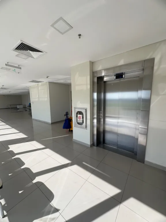 ALQUUILO PISO COMPLETO PARA OFICINA EDIFICIO HELITACTICA — foto 2