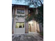 ALQUILO HERMOSO DUPLEX DE 2 DORMITORIOS EN BARRIO CERRADO DE LAMBARÉ