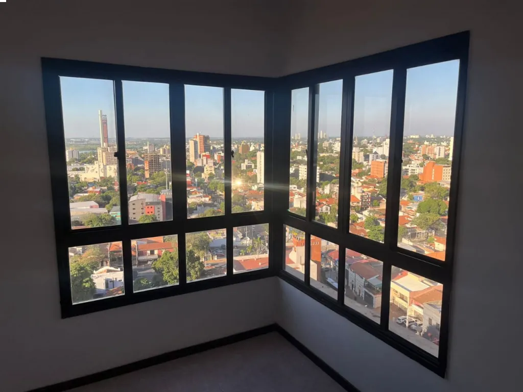 EN VENTA AMPLIO APARTAMENTO ZONA LIBERTY — foto 2