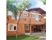 COND. MONTECILLO, MCAL. ESTIGARRIBIA: 4 DORMIT + ESCRITORIO, AMPLIA RECEPCIÓN, JARDINES.
