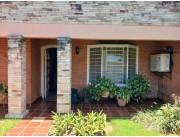 VENDO CASA EN ASUNCIÓN, CERCANO A LA AVDA. MOLAS LÓPEZ