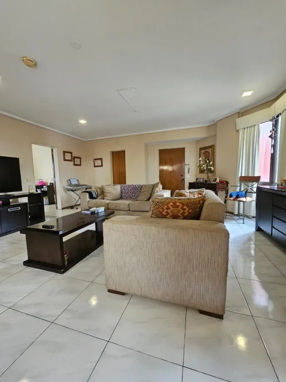 VENDO DPTO DE 2 DORMITORIOS, 2 COCHERAS, 230 M2, BO. LAS MERCEDES — foto 3