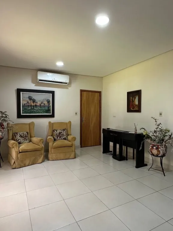 VENDO HERMOSA CASA EN BARRIO YKUA SATI CON UBICACIÓN ESTRATÉGICA — foto 2
