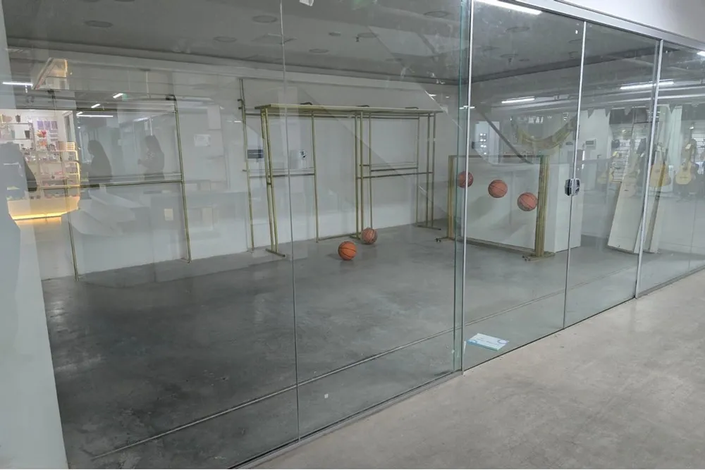 ALQUILER DE LOCAL COMERCIAL EN GALERÍA LM4 — фото 3