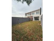 En venta duplex en Loma Merlo