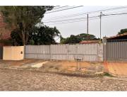 Alquilo chalet para oficina en Asunción, Barrio Los Laureles.
