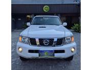 IMPONENTE NISSAN PATROL! 2008! Motor 3.0 Turbo Intercooler! Caja MECÁNICA 4x4 Alta y Baja