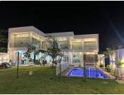 ALQUILER AMPLIA RESIDENCIA AMOBLADA dia o mes en San Bernardino. Con piscina y Quincho