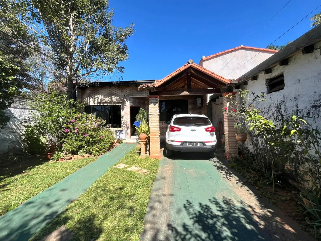 CASA EN LAMBARE BARRIO SANTA LUCIA — foto 3
