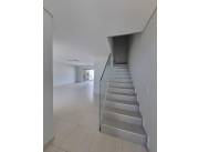 Alquilo Hermoso Duplex Moderno con Piscina en Bo.Ycua Sati.