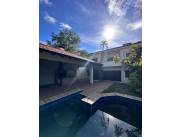 ALQUILO AMPLIA RESIDENCIA EN LOS LAURELES 5 DORMITORIOS