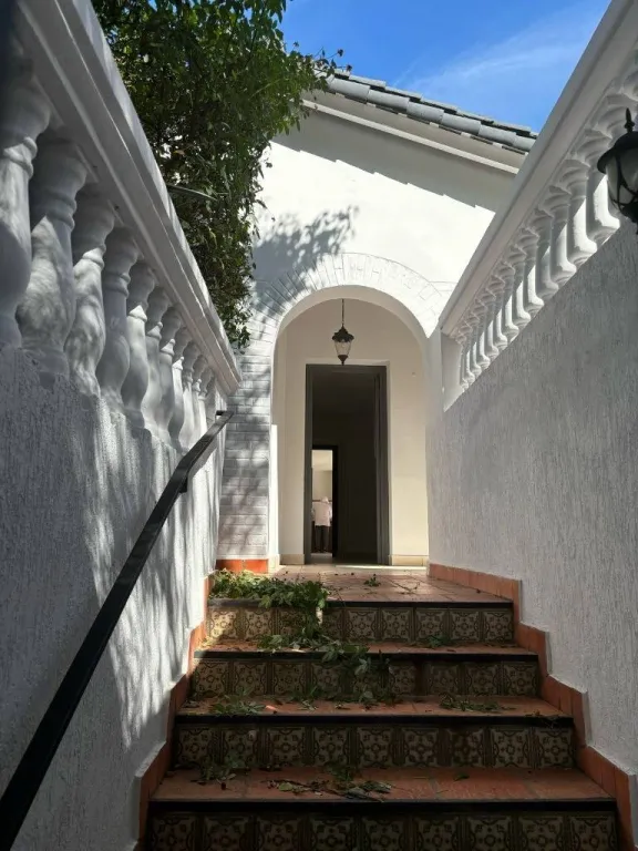 VENDO HERMOSA CASA COMPLETAMENTE RENOVADA EN LA ENCARNACIÓN. — foto 2