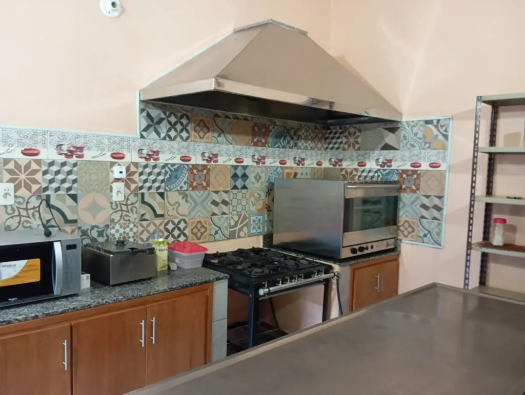 VENDO LOCAL COMERCIAL, CON VIVIENDA, Bº HIPODROMO, ASUNCION — foto 2