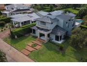 VENDO AMPLIA CASA EN PARANA COUNTRY CLUB
