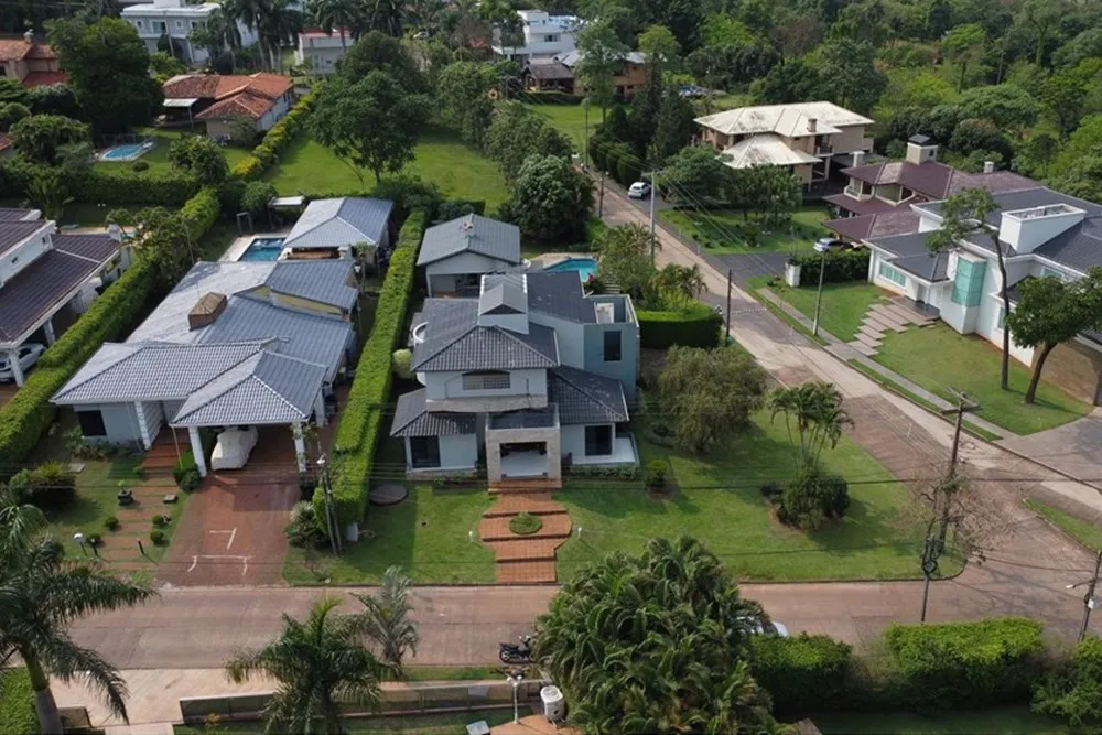 VENDO AMPLIA CASA EN PARANA COUNTRY CLUB — foto 2