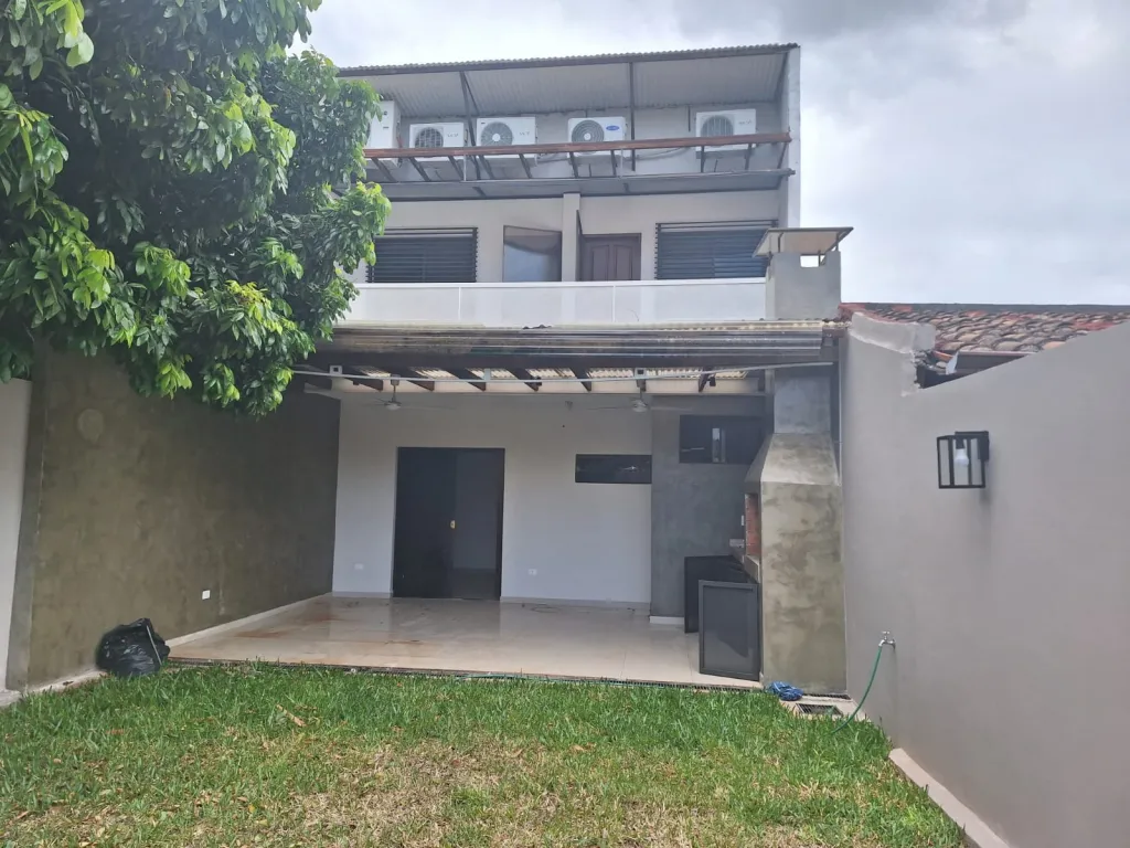 CASA EN VENTA EN ASUNCIÓN, ZONA COLEGIO SIL — foto 2