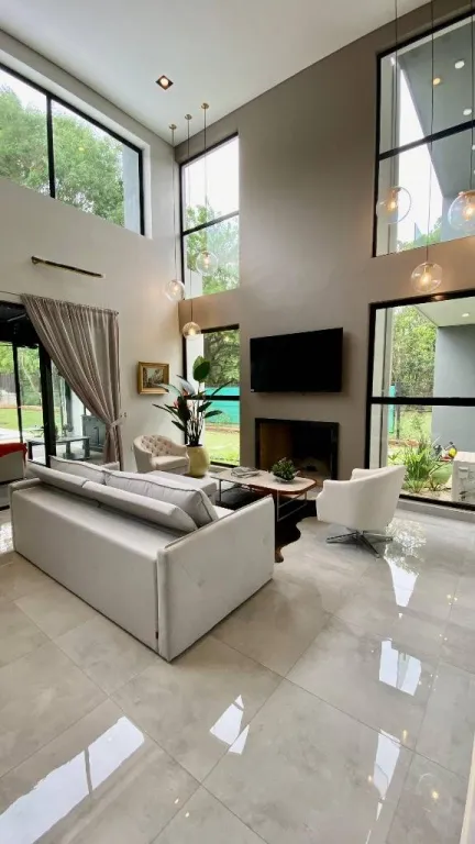 VENDO IMPONENTE RESIDENCIA CON PISCINA EN SURUBII, MARIANO ROQUE ALONSO — foto 2