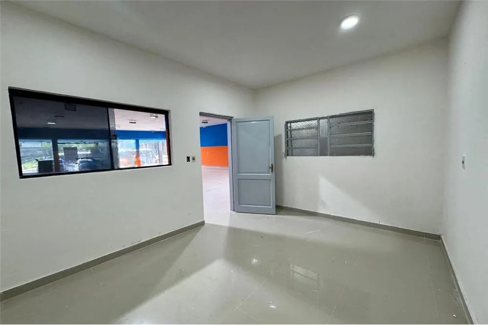 ALQUILO LOCAL COMERCIAL CON SHOWROOM Y DEPOSITO — foto 3
