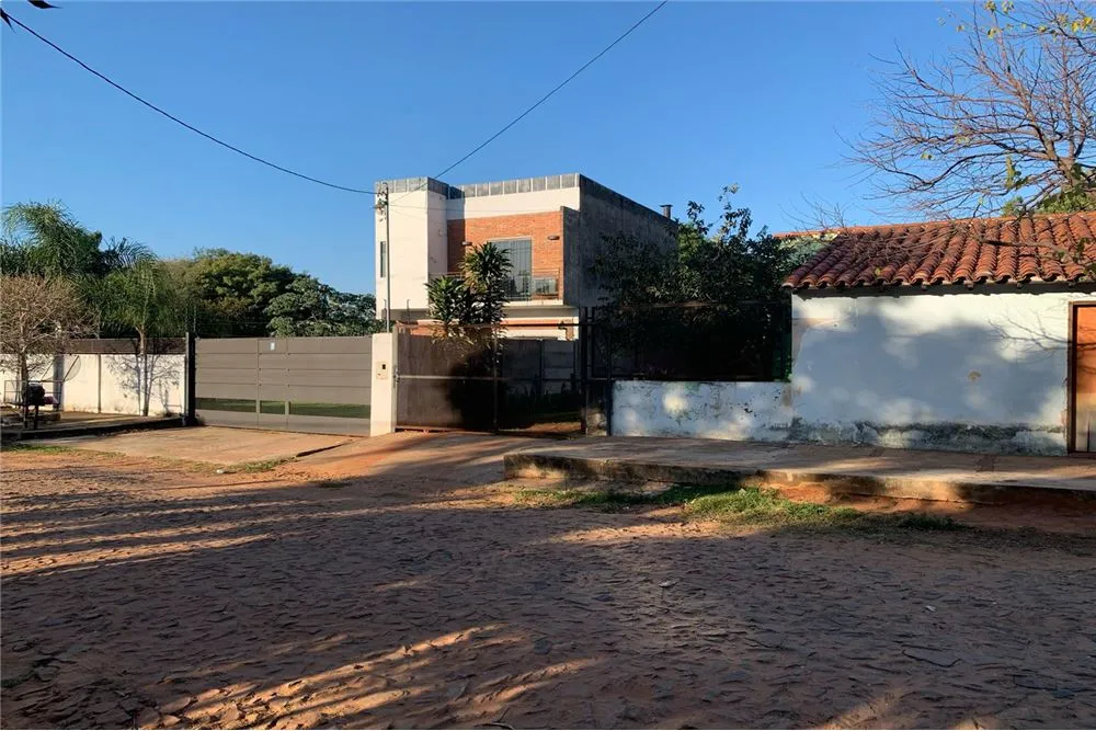 VENDO TERRENO CON CASA EN LUQUE BARRIO LAURELTY — foto 2
