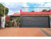 VENDO CASA EN LAMBARE ZONA 4 MOJONES
