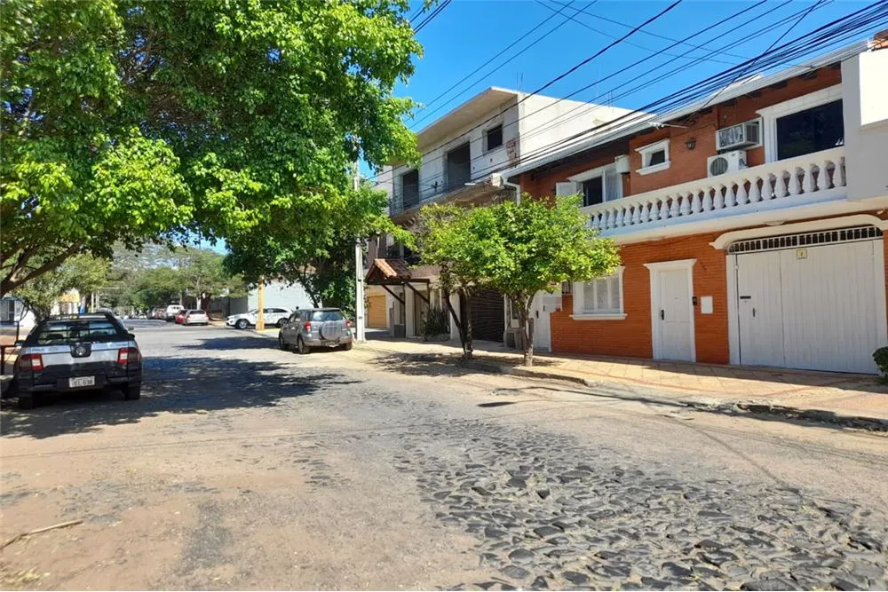 VENDO CASA CON PISCINA EN BERNARDINO CABALLERO — foto 2