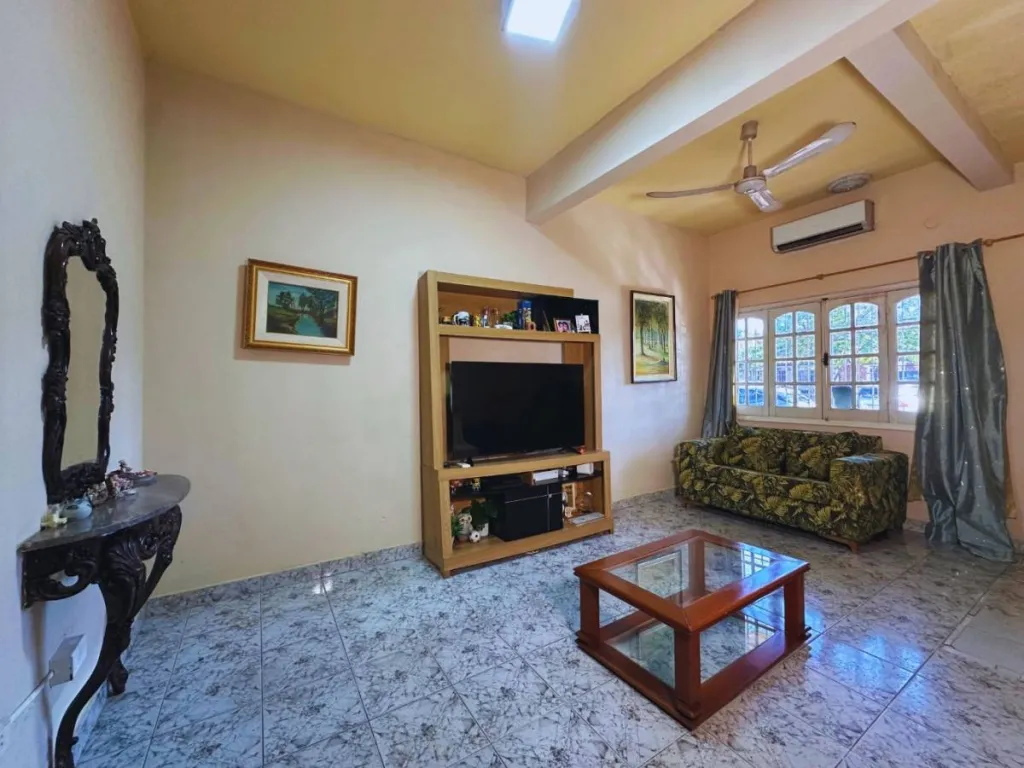 VENDO CASA DE 5 DORMITORIOS EN BARRIO BERNARDINO CABALLERO — foto 2