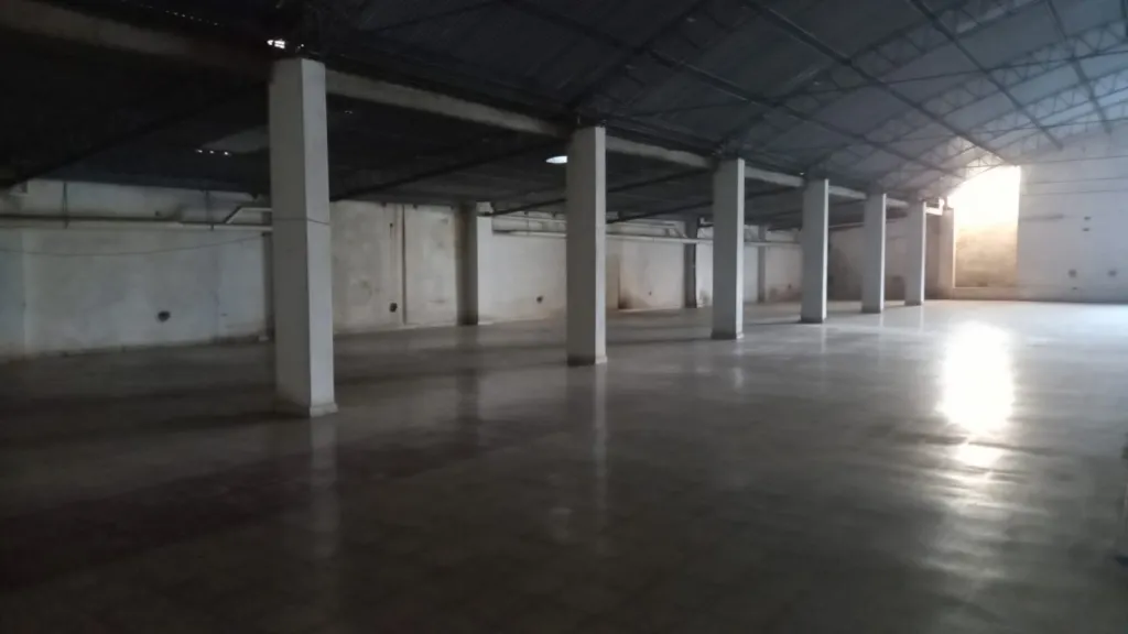 VENDO EXCELENTE LOCAL COMERCIAL SOBRE LA AV. VENEZUELA!! — foto 2