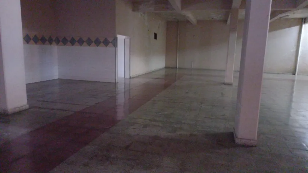 VENDO EXCELENTE LOCAL COMERCIAL SOBRE LA AV. VENEZUELA!! — foto 3