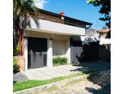 SEMINARIO, PROX. C. CENTENARIO: 360 M2 IMPECABLE RESIDENCIA, AMPLIOS AMBIENTES, 3 DORMIT.