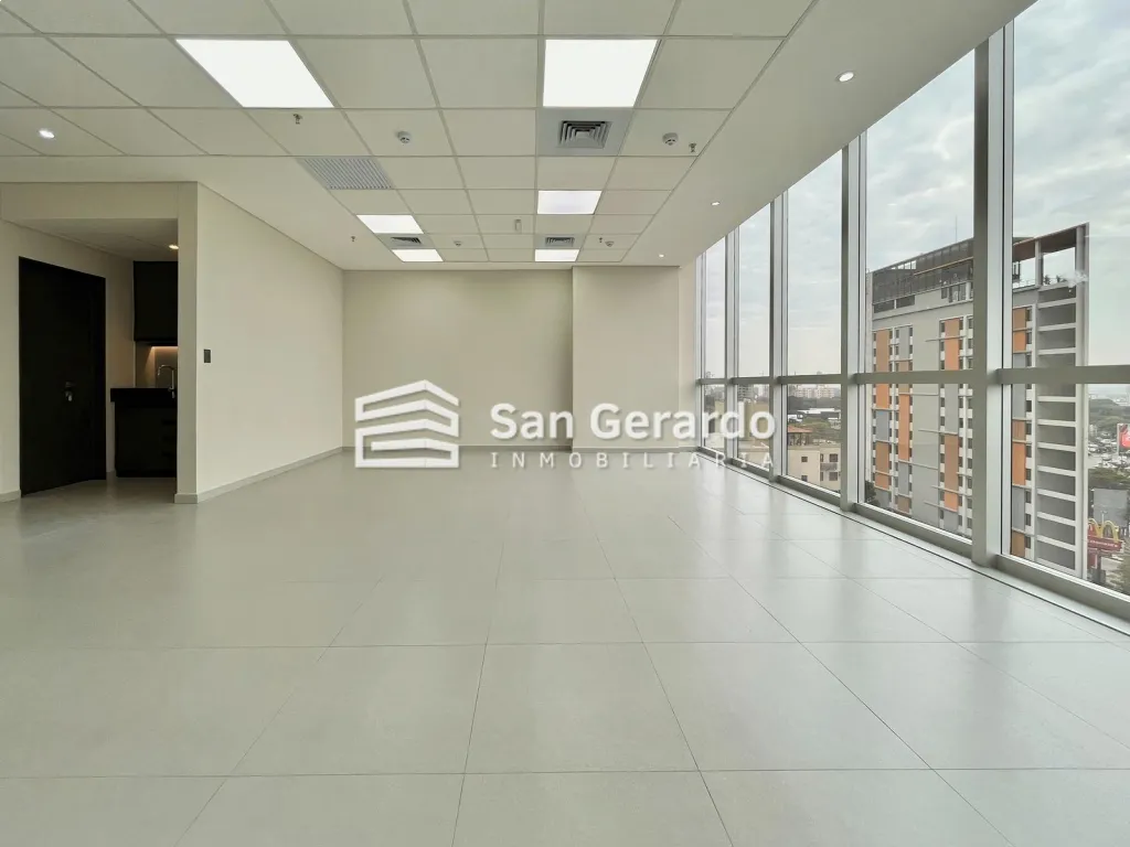 Vendo oficina a estrenar en el edificio The Top, sobre la Avenida Aviadores del Chaco. — foto 3