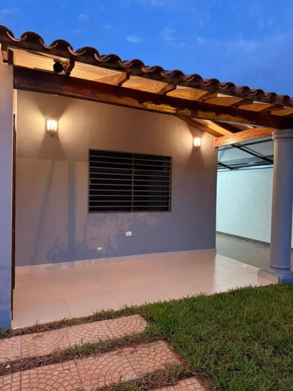 VENDO HERMOSA CASA COMPLETAMENTE REFACCIONADA A NUEVA, EN LUQUE ZONA PALACIO DE JUSTICIA — foto 2