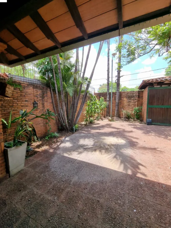 VENDO amplia y hermosa residencia‼️ Sobre la Avda Mariscal López — foto 3