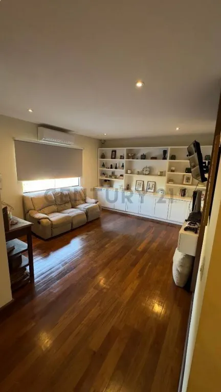 HERMOSA CASA EN STMA TRINIDAD EN ALQUILER — foto 2