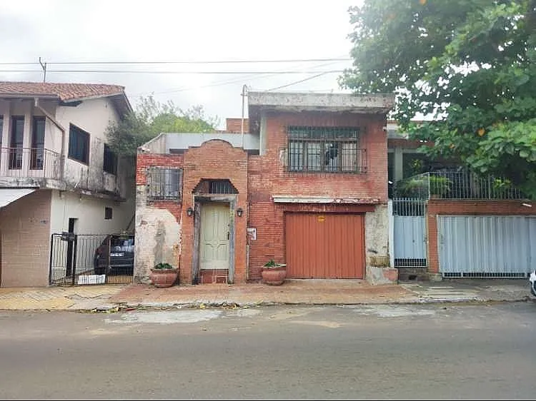 BARRIO JARA: 344 M2, HERMOSA CASA P ARREGLOS, 3 SUITES, JARDÍN, PISCINA, 280.000 USD. — foto 2