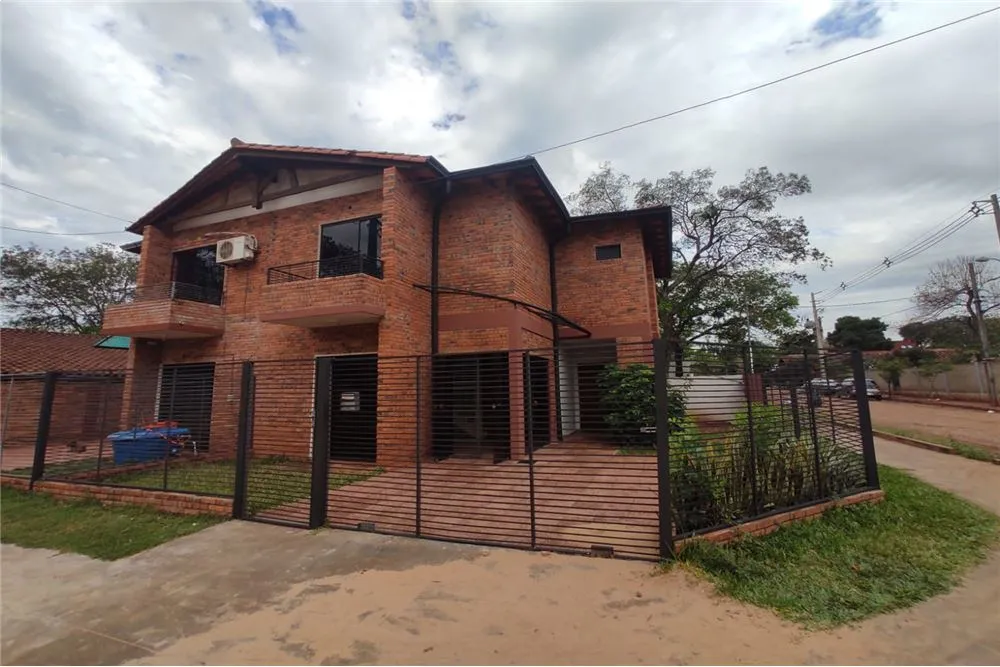 VENDO CASA + 2 DUPLEX PAREADOS-TERCER BARRIO-LUQUE A 300 MTRS DE GUILLERMO LEOZEN ESQUINA — foto 2