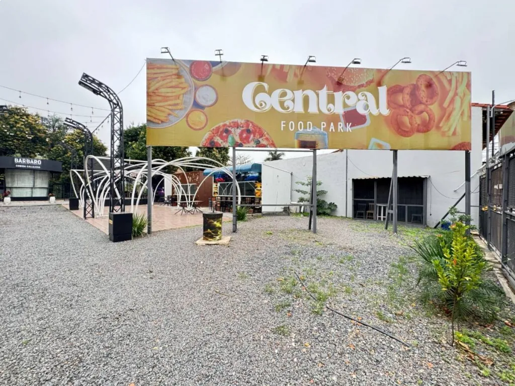 ALQUILO FOODPARK EN PLENO CENTRO DE LUQUE — foto 3