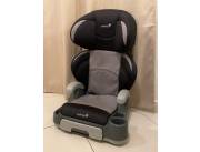 VENDO sillita para auto marca Safety 1st.