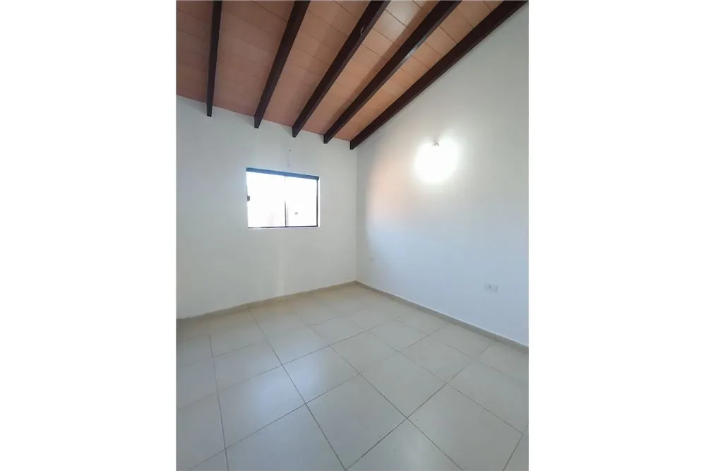 Chalet - Venta - San Lorenzo, Paraguay 345,000,000 ₲ 47,868.40 $ ID: 143036126-17 Córdob — foto 2