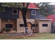 VENDO AMPLIA CASA EN ÑEMBY