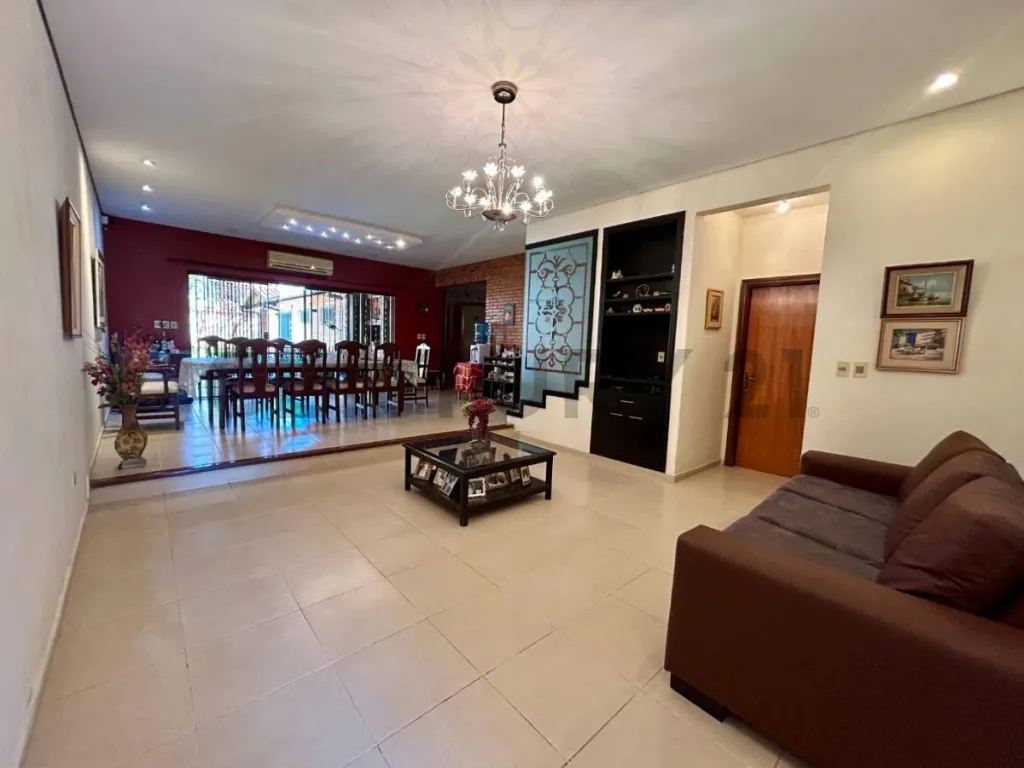 CASA EN BARRIO HERRERA CON 4 DORMITORIOS — foto 2