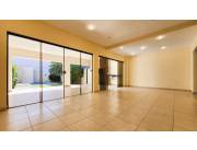 ALQUILO DUPLEX CON PISCINA EN LUQUE ZONA CONMEBOL COD 5748